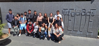 El grupo a las puertas del Juzgado de  Instrucción n.º  2 de Telde